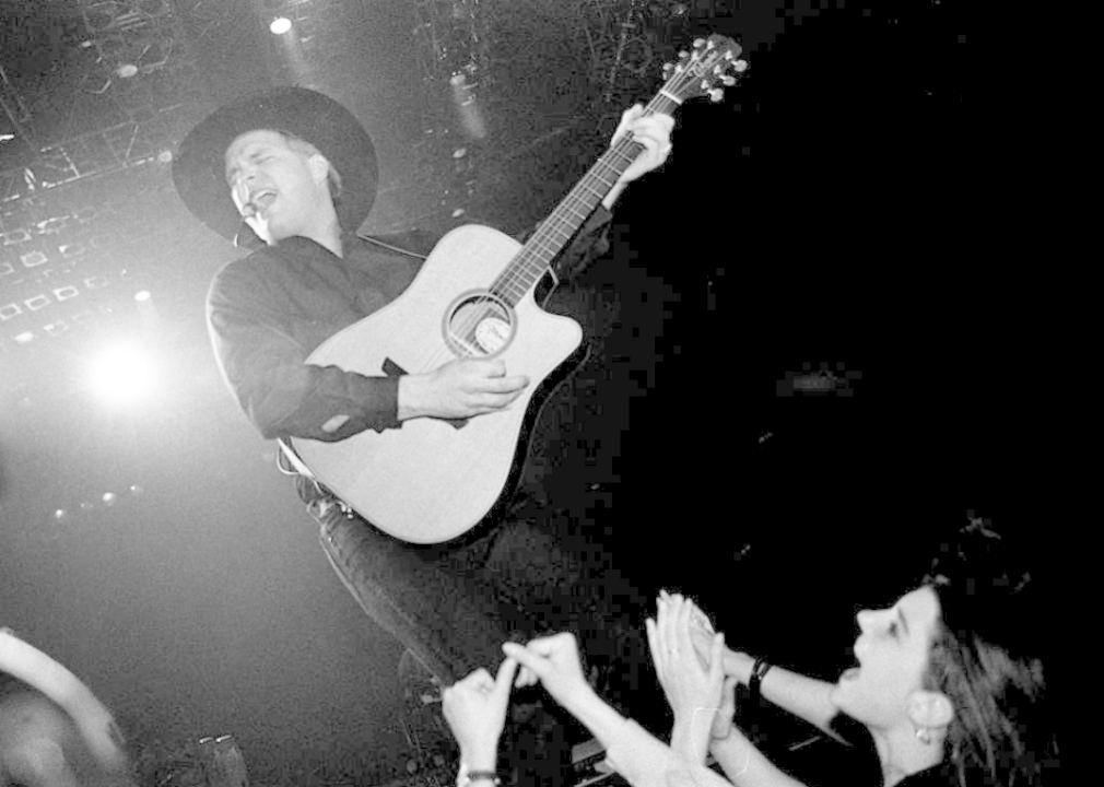 1989: Garth Brooks releases ‘If Tomorrow Never Comes’